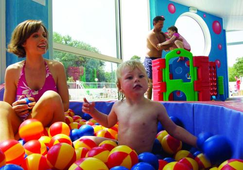 Club Enfants piscine à balles au Bois Dormant