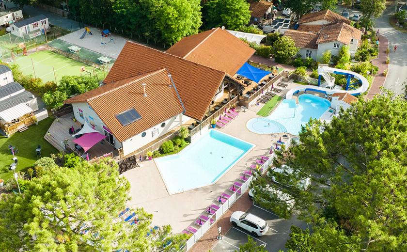 Vue aérienne piscine du Domaine de Soulac